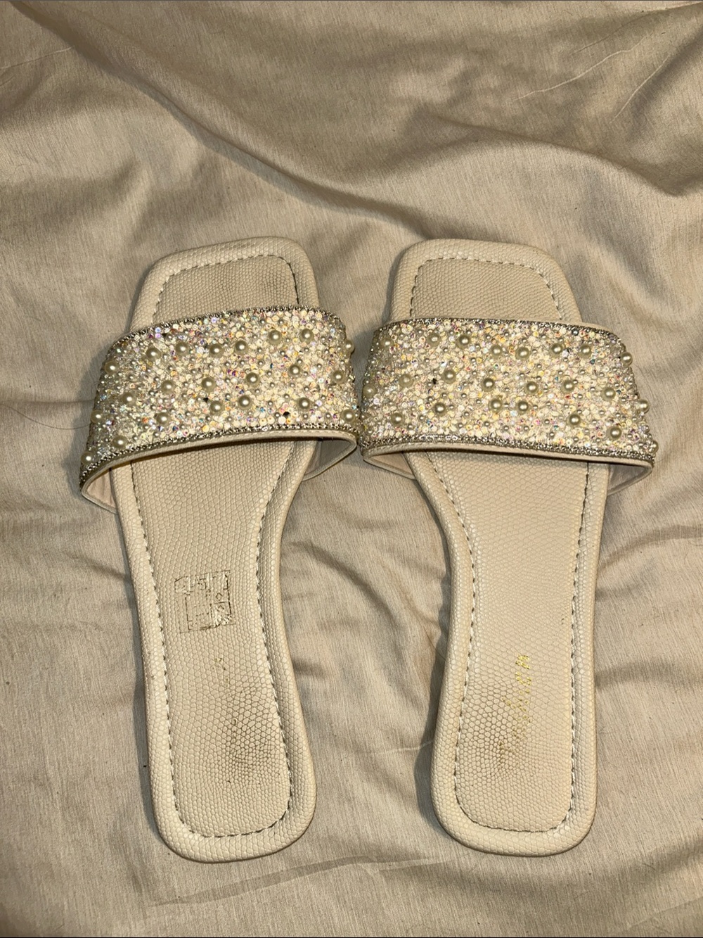 Embellished Pearl-Detail Slide Sandals in Cream